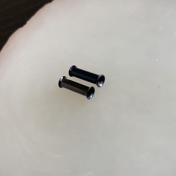Black stainless steel ear plugs - Picture 2 of 3